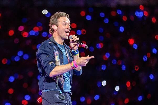 Watch Simon Pegg Join Coldplay to Perform 'A Sky Full of Stars'