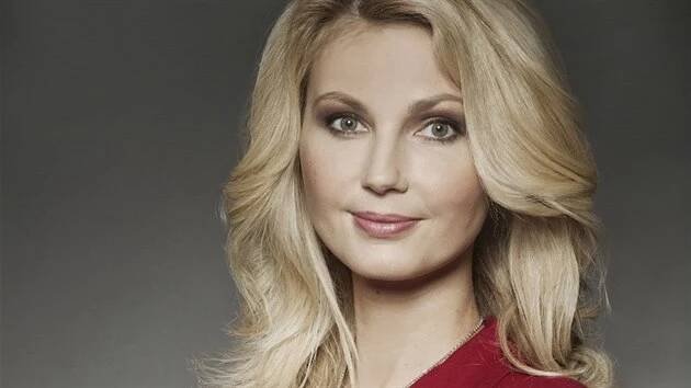 Moderátorka Sandra Pospíšilová chodila na základní školu do Frenštátu pod Radhoštěm. Nakonec vystudovala Vysokou školu ekonomickou, Podnikohospodářskou fakultu.