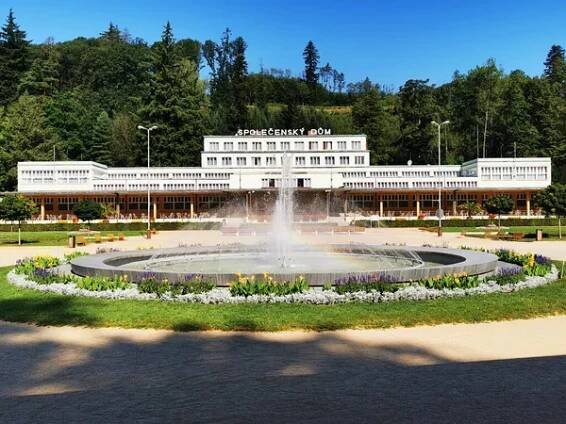 Slavné Moravské lázně Luhačovice v České republice (suummer) — Stock obrázek