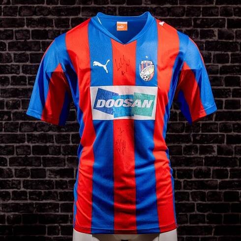 Dres bez jména - fanshop - liga (s podpisem - Horváth, Bakoš) - sezóna 2011-2012 - přední strana