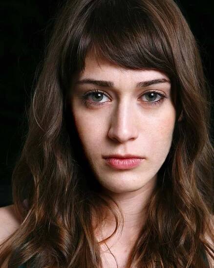 Lizzy Caplan : Net Worth, Height, Weight, Age, Affairs, Wiki, Facts and Figures 3