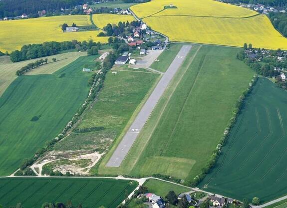 Flugplatz Greiz-Obergrochlitz – Wikipedia