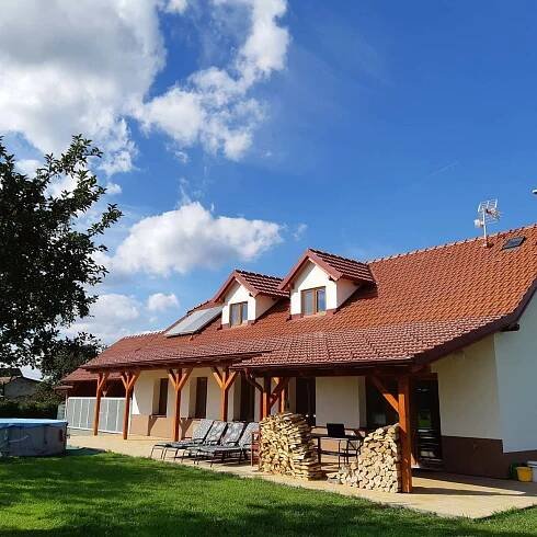 Cottage to rent Lančov