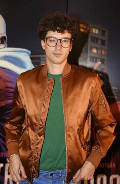 Kudrnatého čertíka v něm nepoznáte: Takhle se pro nový film změnil herec Jan Cina