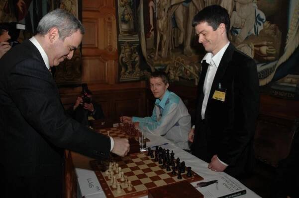 „Nepředstavitelné válečné zločiny.“ Šachový mistr Kasparov ostře o Putinovi a jeho běsnění