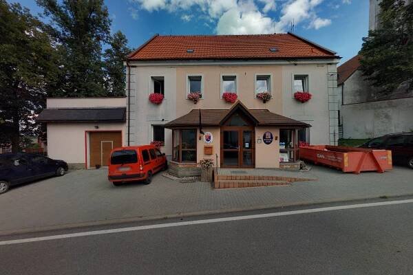 Pištín - obecní úřad foto 1