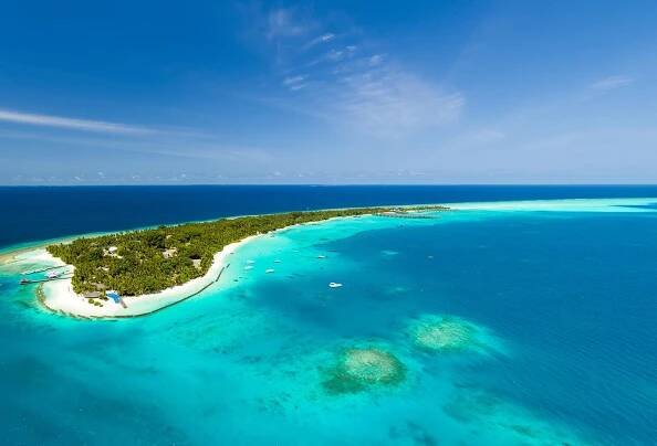 Hotel Kuramathi Maldives, Rasdhoo (sever Ari) Atoll, Maledivy Maledivy – dovolena a last minute zájezdy levně na AIRSTOP.CZ