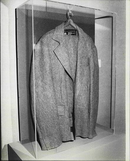 Jak vysvětlit umění mrtvému zajíci. Před 100 lety se narodil provokatér Beuys