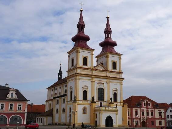 Soubor:Kadaň, kostel Povýšení sv. Kříže.JPG
