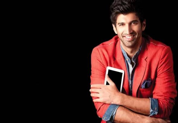 Bollywood Hero Aditya Roy Kapur Actor Wallpaper