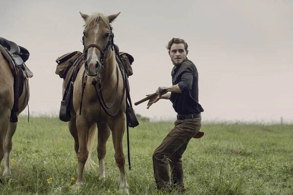 Callan McAuliffe in Živí mrtví (2010)