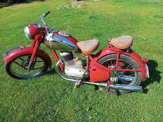 Jawa 250 Pérák