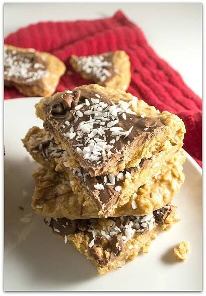 These No-Bake Oatmeal Peanut Butter Bars are one of my favorite combinations, and I love not having to heat up the kitchen on hot summer days.
