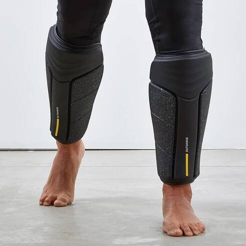 Ergonomické chrániče holeně 500