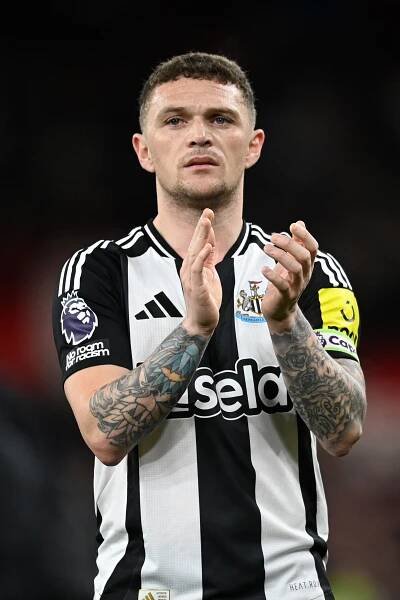 Kieran Trippier of Newcastle United applauding fans.