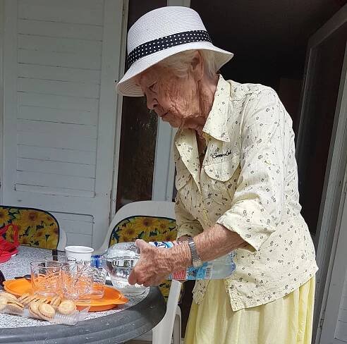 Eva Landlová je prvou umelkyňou, ktorá účinkovala v Slovenskej televízii – Žlté balóny