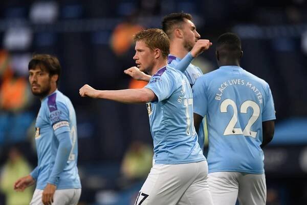Manchester City vyhrál zápas o čest, Liverpoolu nasázel čtyři branky
