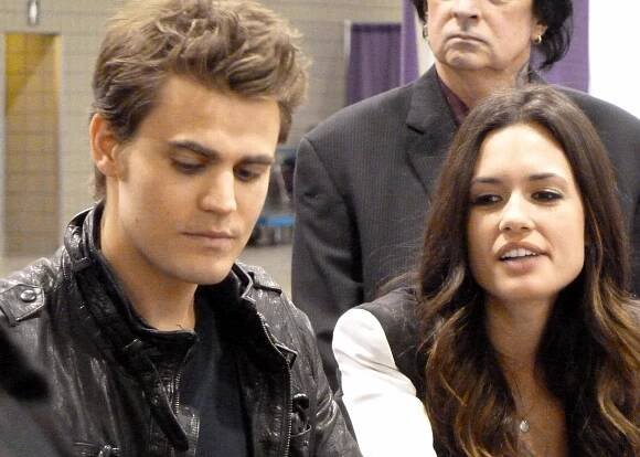 Soubor:Paul Wesley, Torrey DeVitto 2012.jpg – Wikipedie