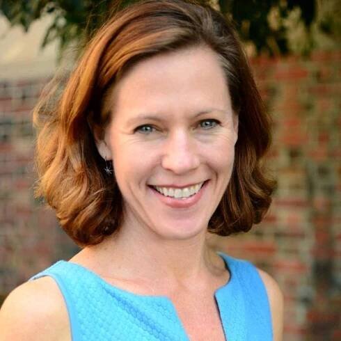 Read more about the article Annie Luetkemeyer: Who Is Julie Bowen’s Sister?