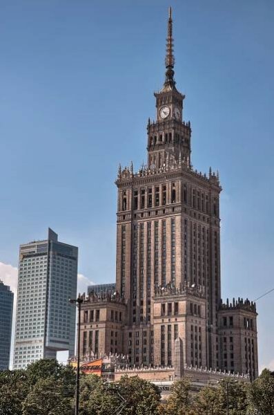 Soubor:Pałac Kultury i Nauki, Warszawa 2.jpg – Wikipedie