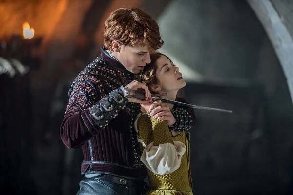 Španělská princezna - Smělý plán - Z filmu - Ruairi O'Connor, Charlotte Hope