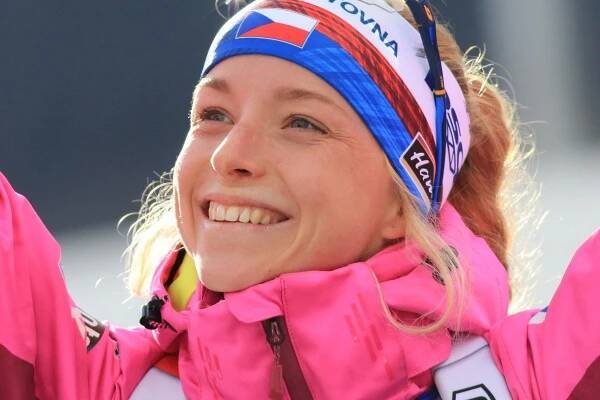 Ženský sprint vyhrála Eckhoffová. Davidová střílela bezchybně a je třetí