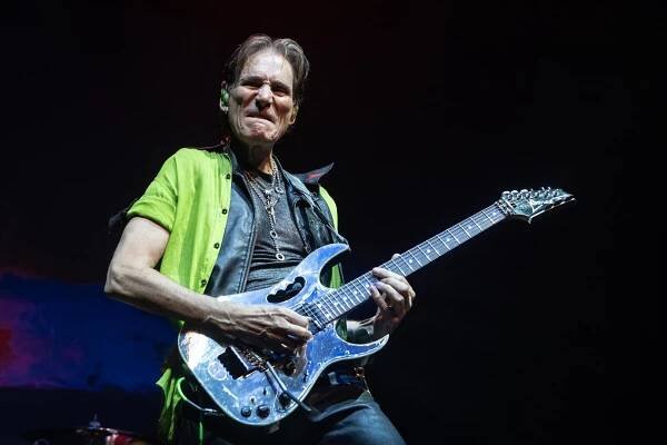 Steve Vai in Winnipeg