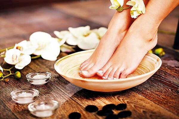Přístrojová pedikúra za 450 Kč Žebrák Salon Belle Charme • Firmy.cz