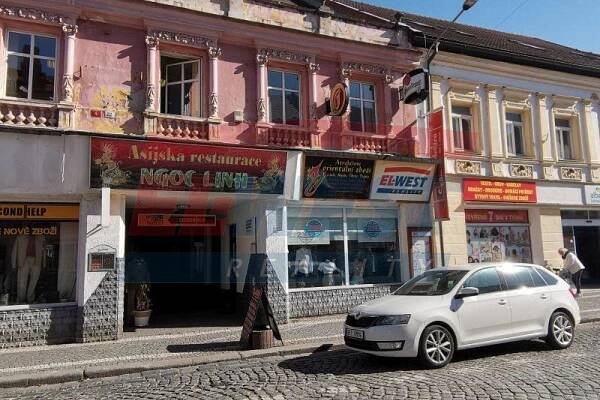 PRONÁJEM OBCHODNÍHO PROSTORU 62m2 V SUŠICI U NÁMĚSTÍ | Pronájem obchodního prostoru (62m2) v Sušici 50m od náměstí