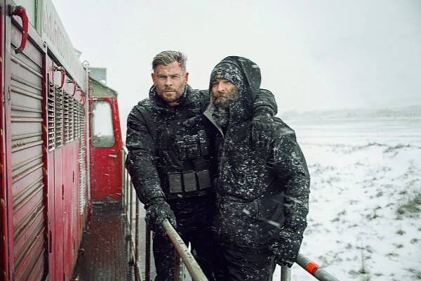 Udržoval jsem si formu jako Chris Hemsworth, říká režisér hitu Netflixu Vyproštění 2