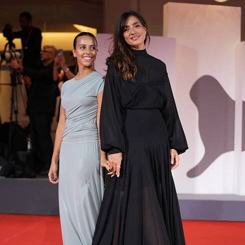 Ambra Angiolini al Festival di Venezia 2025 con la figlia Jolanda: due bellezze fresche e complementari