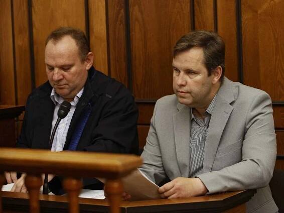 Obvodní soud pro Prahu 2 otevřel kauzu s expolicistou Karlem Kadlecem, podle obžaloby pod vlivem alkoholu a léků poničil na Vinohradech 24 aut.