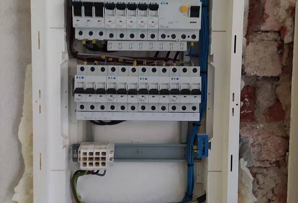 Nová elektroinstalace ve sklepních prostorách a krytu | oneo