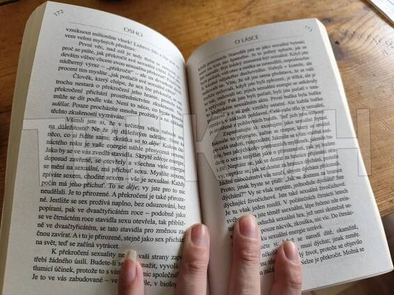 Kniha O lásce - láska obohaceje každého - Trh knih - online antikvariát