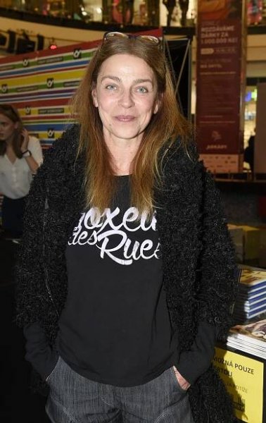Na gymnáziu byla módní ikonou: Lucie Zedníčková se o tuto pozici dělila s kostýmní výtvarnící, dcerou tragicky zesnulého herce
