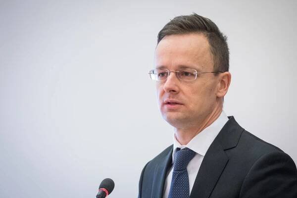 Szijjártó vyzval Európsku komisiu, aby prestala s tajným presadzovaním migrácie