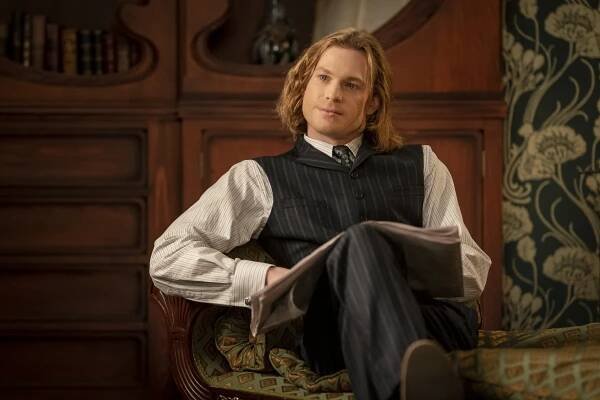  Sam Reid as Lestat De Lioncourt - Interview with the Vampire _ Season 1, Episode 3, Photo Credit: Alfonso Bresciani/AMC 