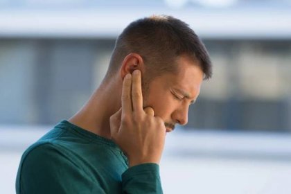 Bolest středního ucha trápí i dospělé. Pomohou vám i bylinky