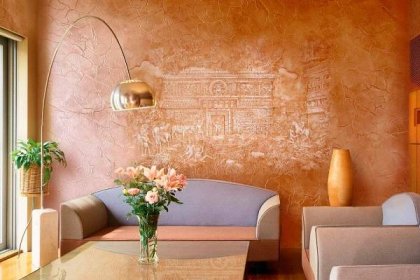 Dekorativní barva na stěny s pískovým efektem: perleťové nátěry křemičitým pískem, omítání a malování