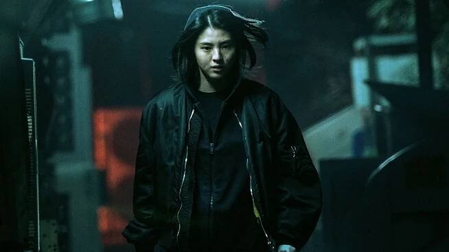 A blood-spattered Yoon Ji-woo (Han So-hee) walks through an alley in My Name