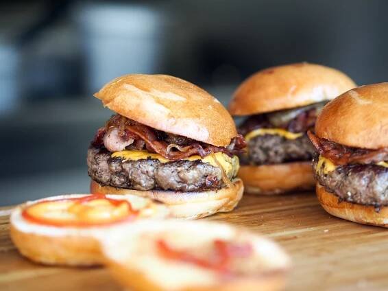 3 recepty na úžasný hamburger pro celou rodinu