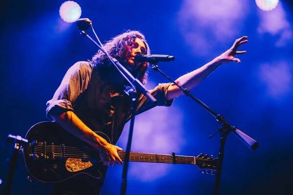 Hozier přinesl svůj hit Take Me to Church do vyprodaného Fora Karlín