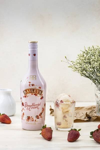 Baileys pop-up bar has desserts like Baileys & Brownies & Cherry Cupcake ice cream till Dec. 31, 2020 - Mothership.SG