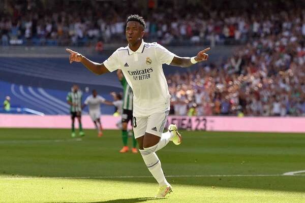 Real Madrid vyhrál bitvu neporažených, Barcelona se naladila na Plzeň