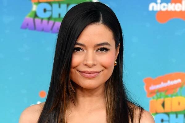 Miranda Cosgrove Reveals to Josh Peck That She’s Never Been Drunk Before