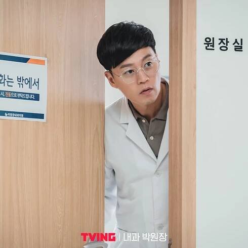 Lee Seo Jin miluje komedie a kvůli roli lékaře Parka dokonce oplešatěl - Asianstyle