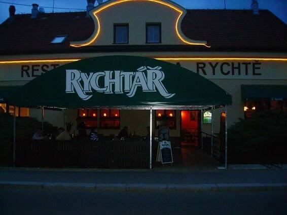 Restaurace Na Rychtě Praha nabídne pivo-břečku i chutný tatarák ze svíčkové - TOPZINE.cz