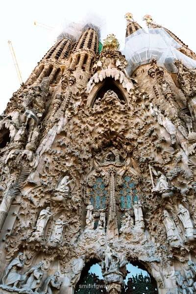 fasáda narození páně bazilika sagrada familia barcelona / Sagrada Familia  / památky, co navštívit v Barceloně