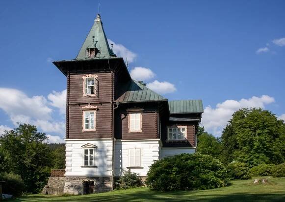 Lázně Karlova Studánka – malebná architektura a čistá příroda Jeseníků | PrimaVylety.cz