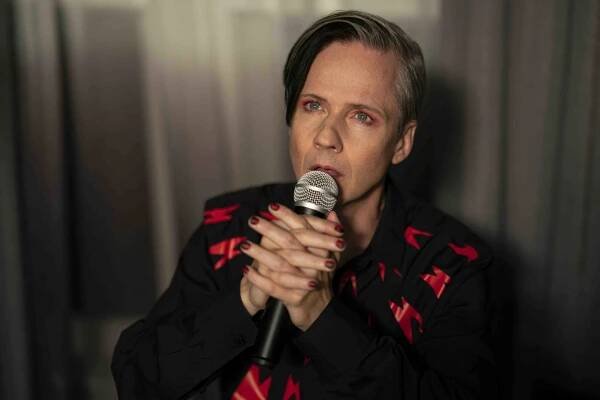 Shrill - Salon - Z filmu - John Cameron Mitchell